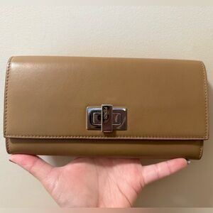 *Gorgeous* Fendi Peekaboo Wallet